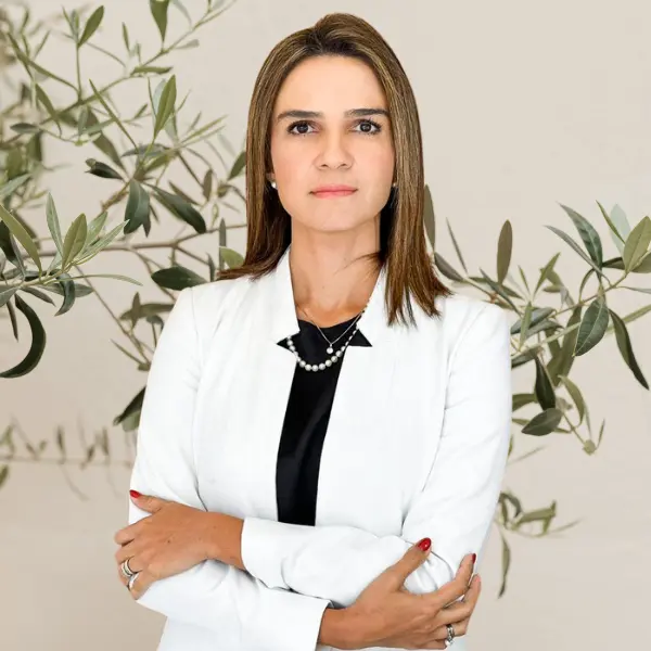 Dra. Camila Souza Farias - Endocrinologista em Goiânia